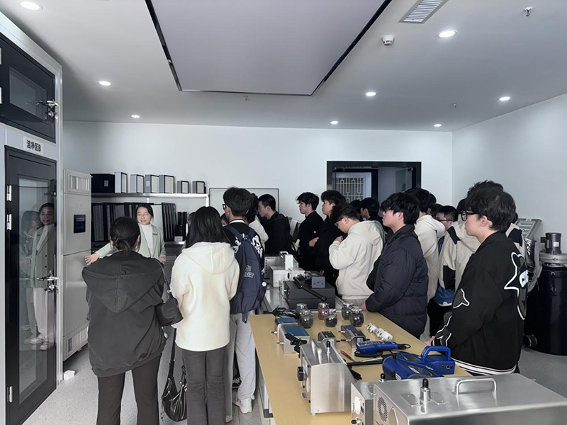 校企联动 双向奔赴 丨热烈欢迎深圳职业技术大学师生到访亿天净化进行学习交流